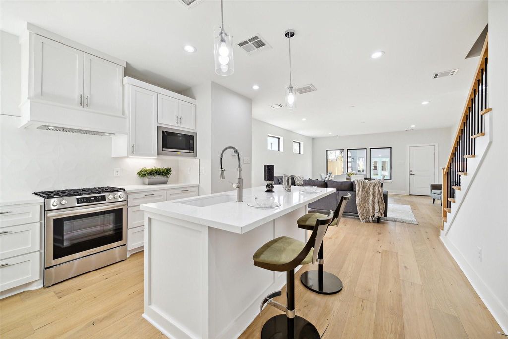 Photo of 2207 Stevens St St, Houston, TX 77026 (MLS # 42568578)