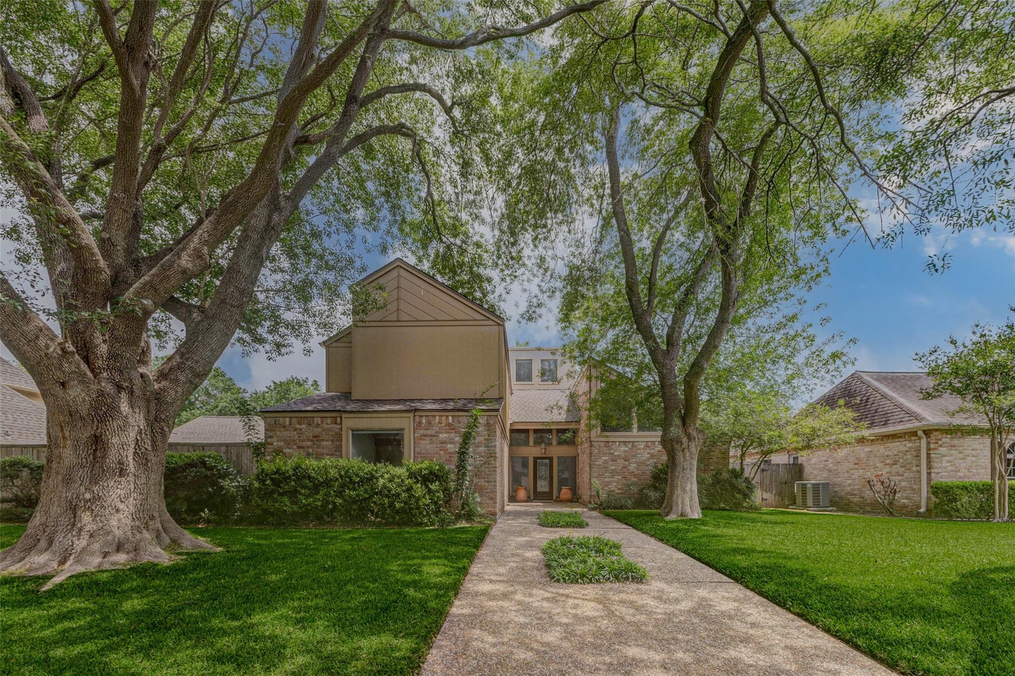715 Dominion Drive