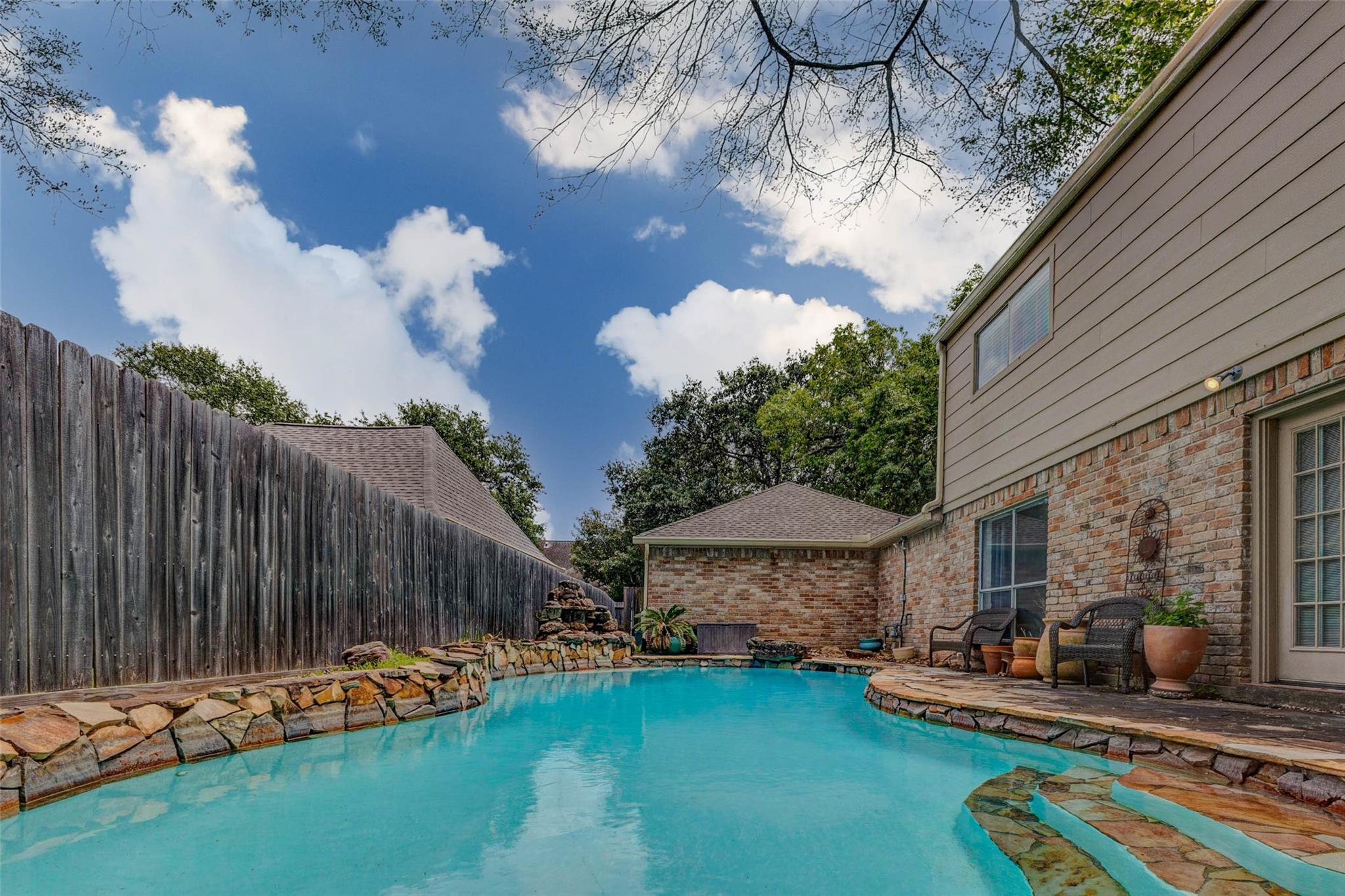 715 Dominion Drive