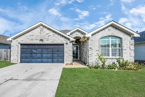 Photo of 3827 Dogwood Trail, Baytown, TX 77521 (MLS # 31639413)