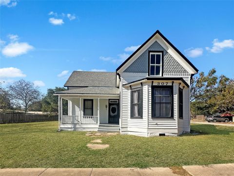 Photo of 307 N Pecan St, Moulton, TX 77975 (MLS # 23603666)