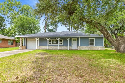 Photo of 315 Roundabout Road, Huntsville, TX 77320 (MLS # 18550862)