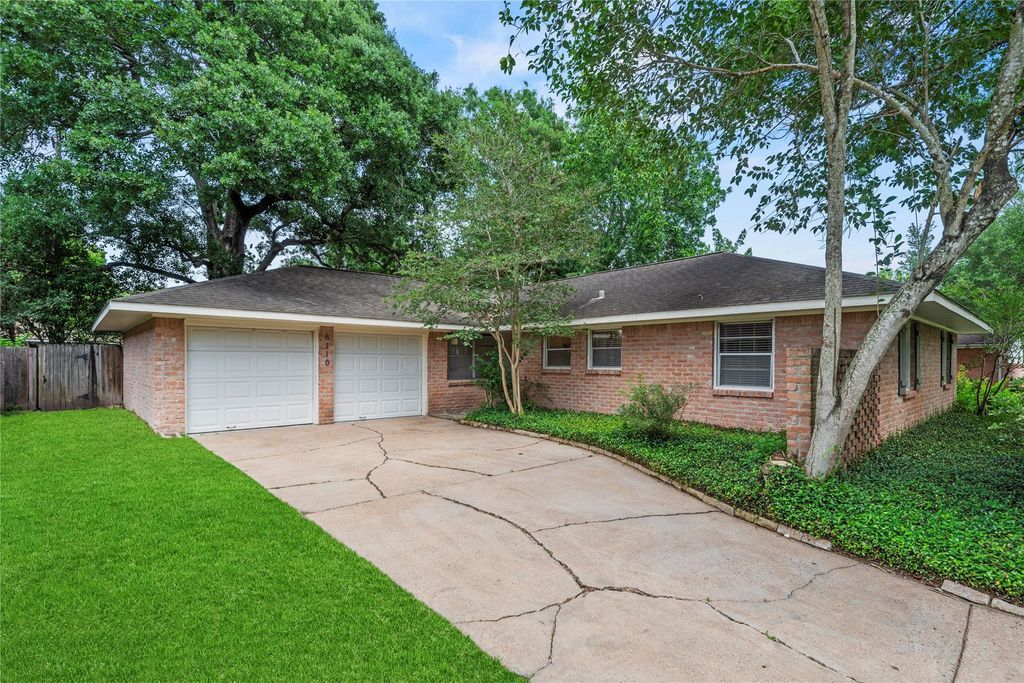 Photo of 6110 Shadow Crest Street, Houston, TX 77074 (MLS # 47001328)