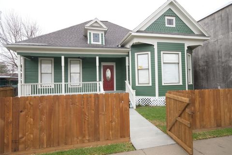 Photo of 505 Winnie Street, Houston, TX 77009 (MLS # 80301441)