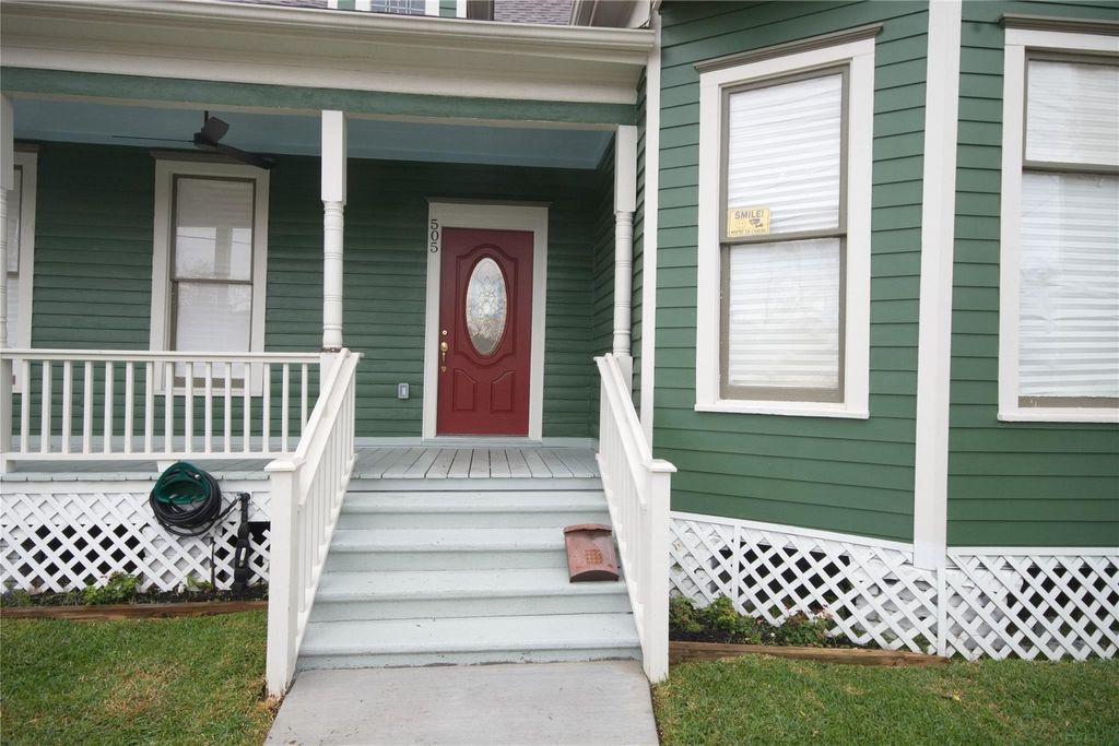 Photo of 505 Winnie Street, Houston, TX 77009 (MLS # 80301441)