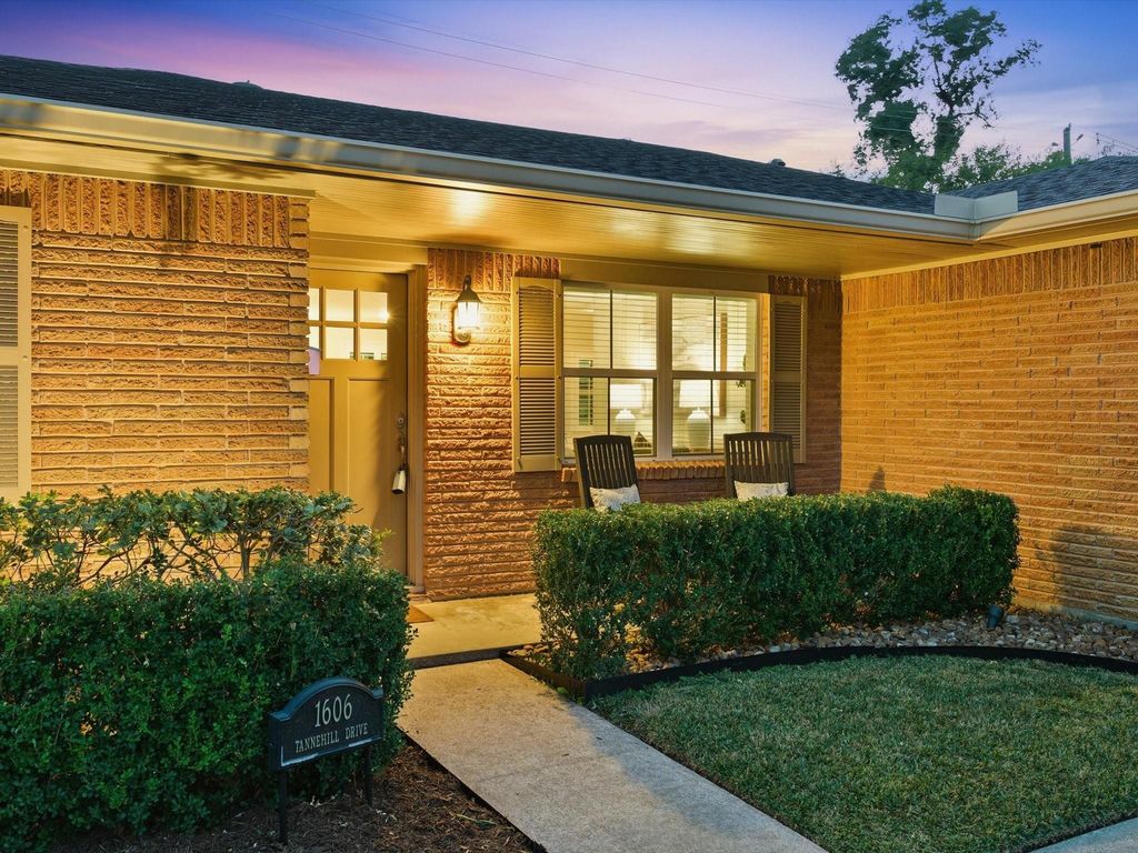 Photo of 1606 Tannehill Drive, Houston, TX 77008 (MLS # 9684511)