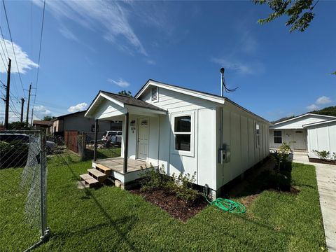 Photo of 8214 Livingston Street, Houston, TX 77051 (MLS # 37607151)