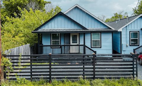 Photo of 3015 Florida Street, Houston, TX 77026 (MLS # 30742980)