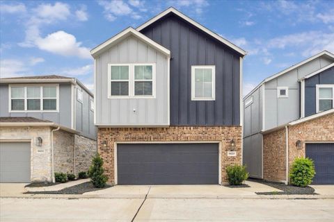 Photo of 9820 Rugged Oaks Drive, Houston, TX 77080 (MLS # 44398948)