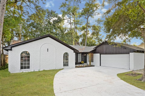 Photo of 4211 Black Locust Drive, Houston, TX 77088 (MLS # 21479530)