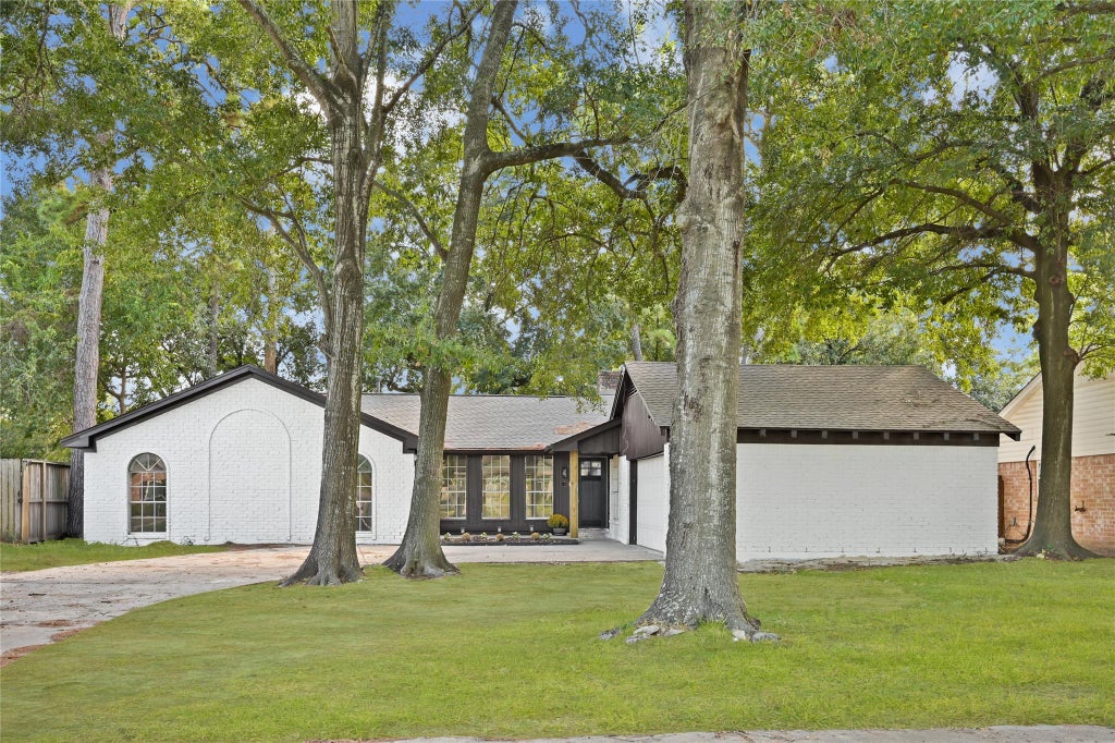 Photo of 4211 Black Locust Drive, Houston, TX 77088 (MLS # 21479530)