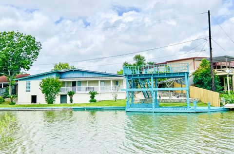 Photo of 27 Marlin Lane, Baytown, TX 77520 (MLS # 18197038)