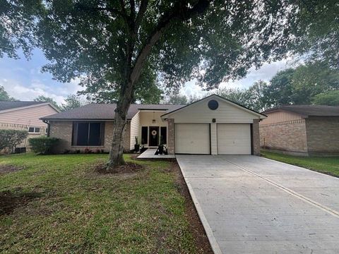Photo of 122 Greenshire Drive, League City, TX 77573 (MLS # 59411891)