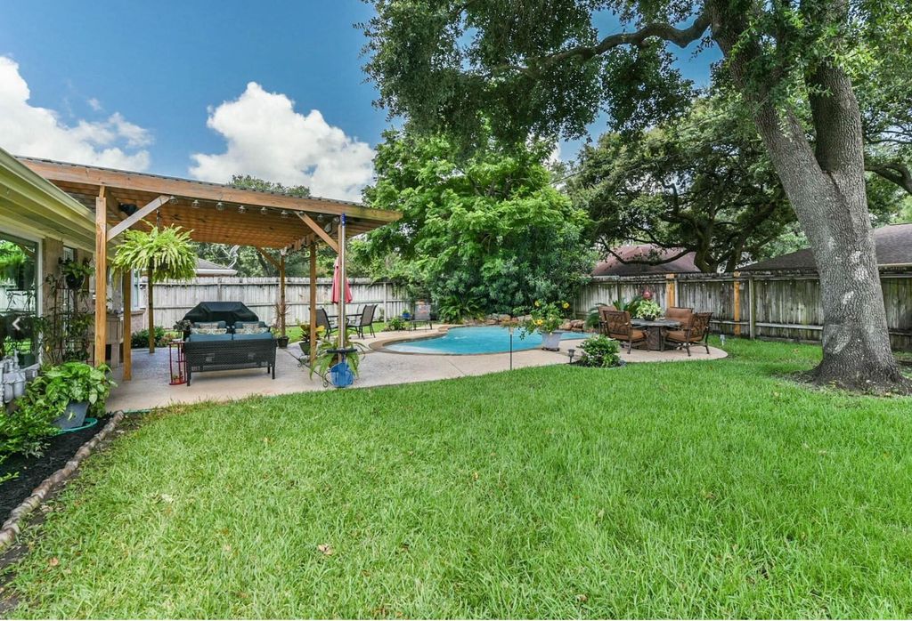 Photo of 8306 Hazen Street, Houston, TX 77036 (MLS # 48822389)