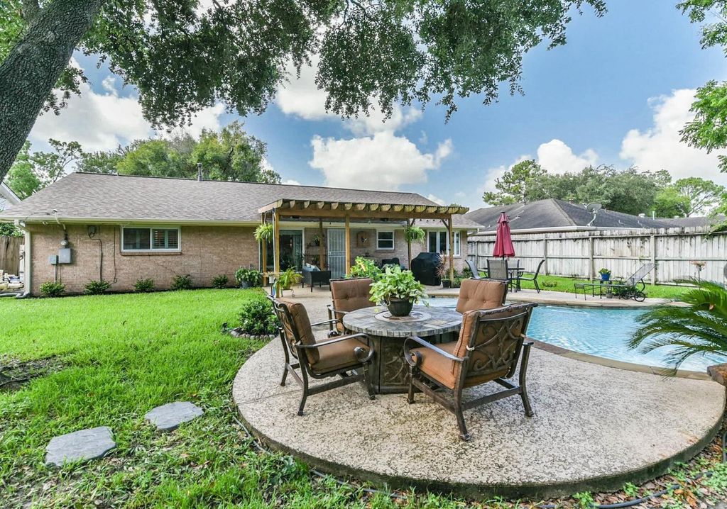 Photo of 8306 Hazen Street, Houston, TX 77036 (MLS # 48822389)