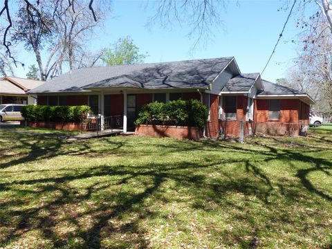 Homes For Sale - 1102 W Main Street<br/> Washington County, Brenham, TX 77833