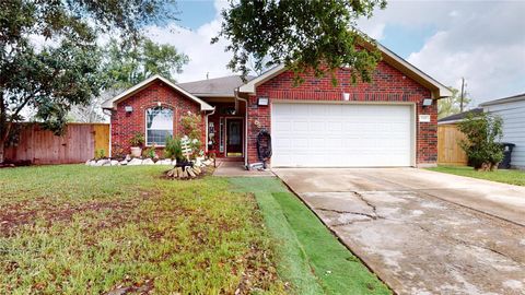 Photo of 1309 Bayswater Drive, Houston, TX 77047 (MLS # 33191789)