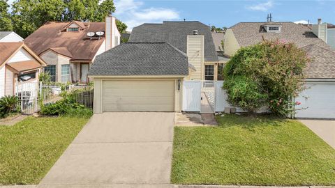 Photo of 11878 Fairpoint Drive, Houston, TX 77099 (MLS # 40215225)