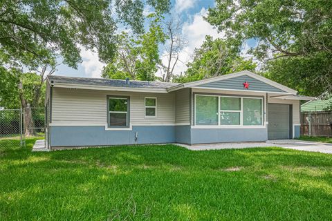 Photo of 6058 Lyndhurst Drive, Houston, TX 77033 (MLS # 46476003) Photo of 6058 Lyndhurst Drive, Houston, TX 77033 (MLS # 46476003)
