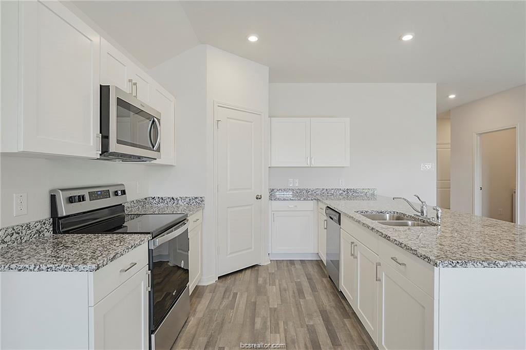 5517 Fox Bluff Drive