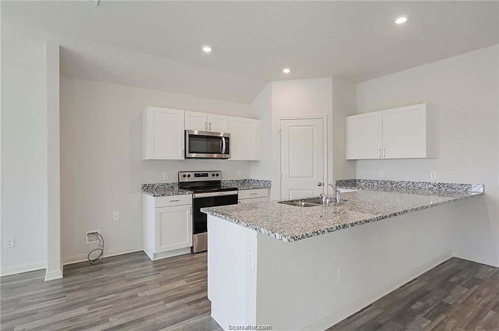 Photo of 5517 Fox Bluff Drive, Bryan, TX 77807 (MLS # 62410977)