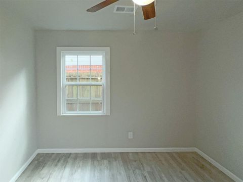 Tiny photo for 510 Sulphur Street, Houston, TX 77034 (MLS # 85160138)