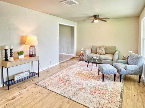 Tiny photo for 510 Sulphur Street, Houston, TX 77034 (MLS # 85160138)