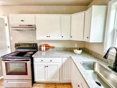 Tiny photo for 510 Sulphur Street, Houston, TX 77034 (MLS # 85160138)