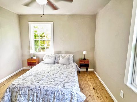 Tiny photo for 510 Sulphur Street, Houston, TX 77034 (MLS # 85160138)