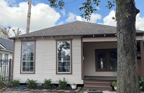 Photo of 1418 Yale Street, Houston, TX 77008 (MLS # 64629993)