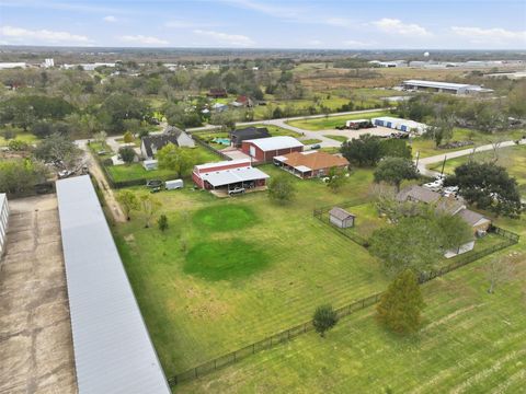 Homes For Sale - 1910 Quinn Road<br/> Pearland, TX 77581