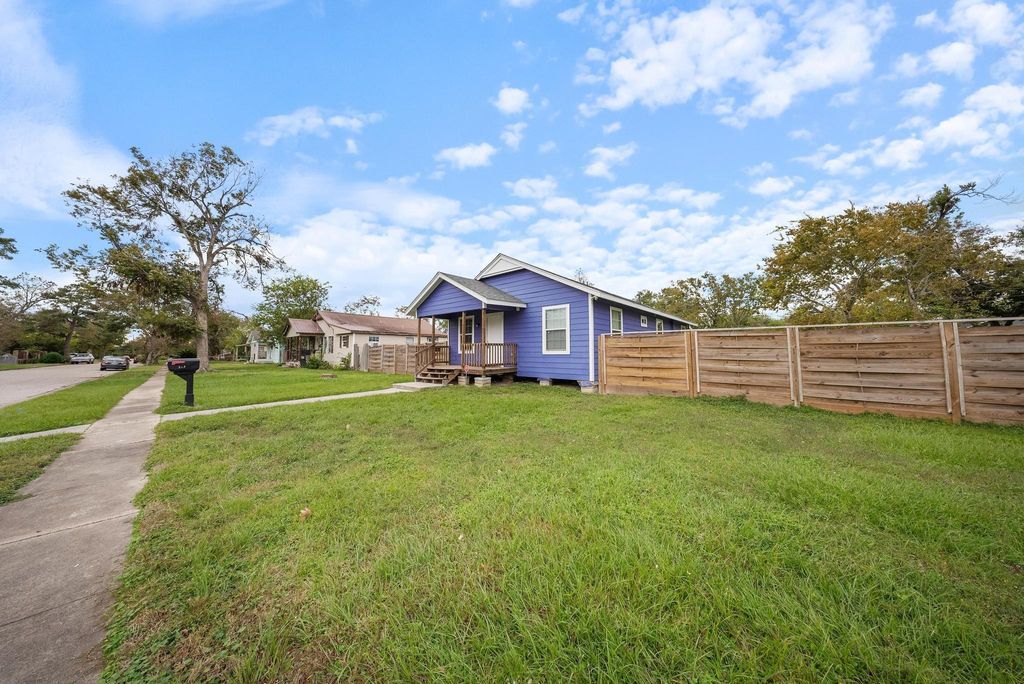 Photo of 504 Stimpson Street, Baytown, TX 77520 (MLS # 87596611)