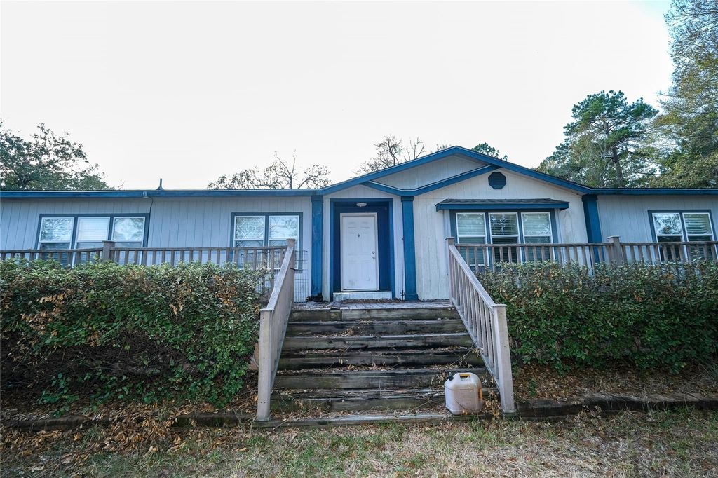 Photo of 174 W Creek Crk, Trinity, TX 75862 (MLS # 59412528)