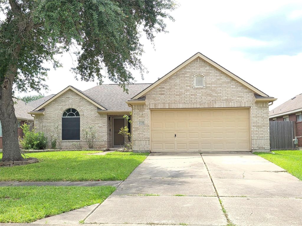 Photo of 17226 Stratford Green Dr Dr, Sugar Land, TX 77498 (MLS # 28018450)