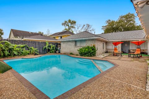 Photo of 13330 Trompilla Lane, Houston, TX 77083 (MLS # 10684638)