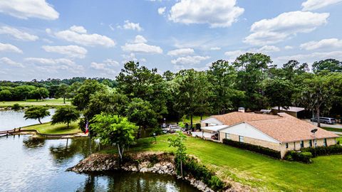 Photo of 46 Point Loop, Huntsville, TX 77320 (MLS # 23422962)