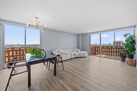 Condo For Rent - 2016 Main Street #2302<br/> Houston, TX 77002