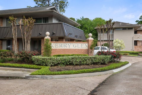 Photo of 6443 Bayou Glen Road, Houston, TX 77057 (MLS # 11502576)
