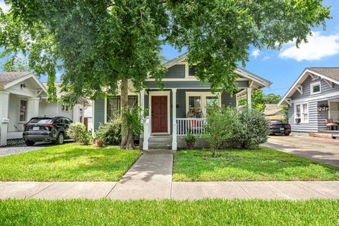 Photo of 725 Peddie Street, Houston, TX 77008 (MLS # 32072828)