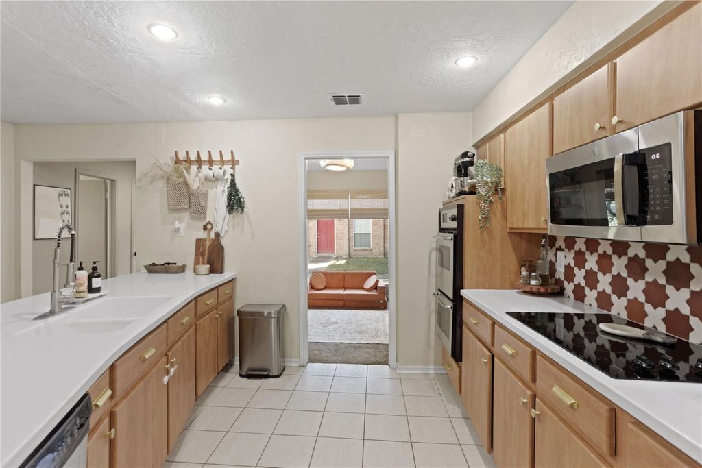 Photo of 738 Thicket Lane, Houston, TX 77079 (MLS # 70243579)