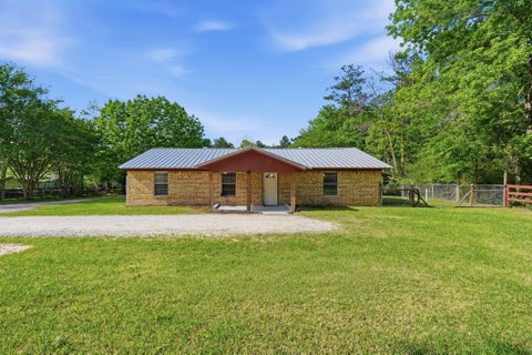 Photo of 2377 Us Highway 190, Huntsville, TX 77340 (MLS # 12861197)