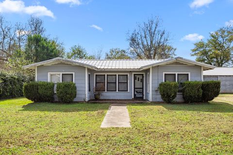 Photo of 209 3rd Avenue, Columbus, TX 78934 (MLS # 37355213)