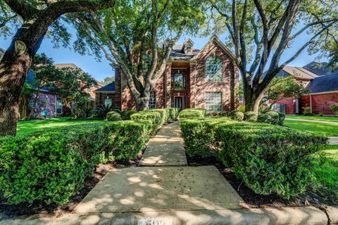 Photo of 502 Lake Bend Drive, Sugar Land, TX 77479 (MLS # 22638421)