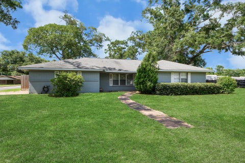 Photo of 2601 Holly Street, Liberty, TX 77575 (MLS # 32194341)