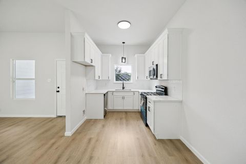 Photo of 301 Cartersville Street #B, Houston, TX 77029 (MLS # 70125095)