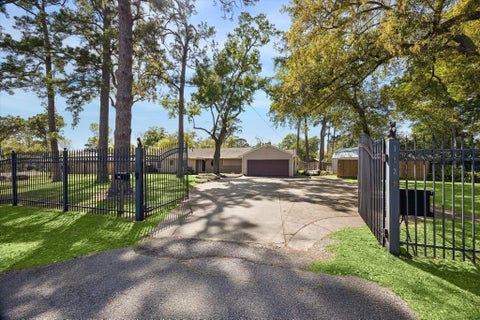 Photo of 1829 Campbell Road, Houston, TX 77080 (MLS # 34185034)