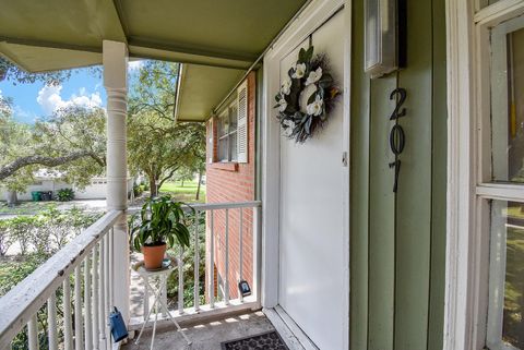 Photo of 5542 Holly Street #207, Houston, TX 77081 (MLS # 45010112)