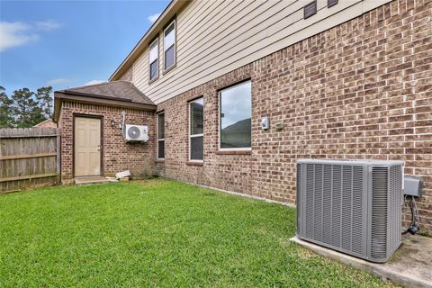 Tiny photo for 910 S Chamfer Way, Crosby, TX 77532 (MLS # 45798151)