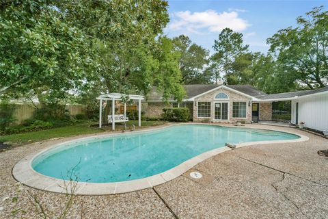 Photo of 110 Hillcrest Drive, Alvin, TX 77511 (MLS # 90086159)