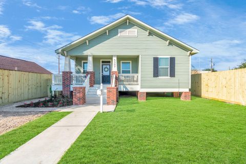 Photo of 5322 Avenue K, Galveston, TX 77551 (MLS # 23013228)